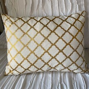 Decorative pillow